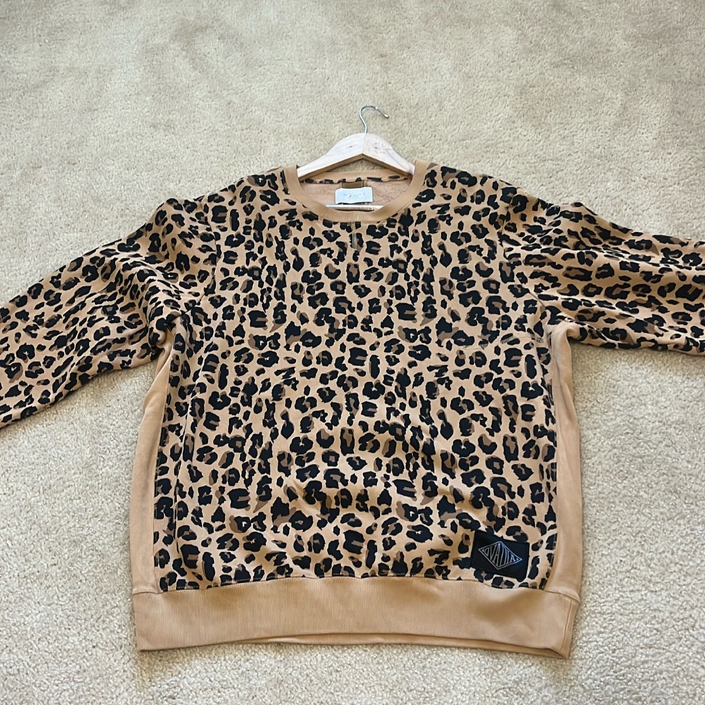 Ovarian & Sons 
XL 
Cheetah print 
Pre owned